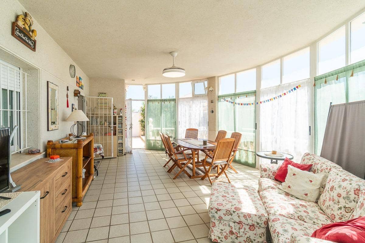 Chalet de 3 habitaciones en La Zenia en venta con piscina garaje - 640.000 € (Ref: 9799758)