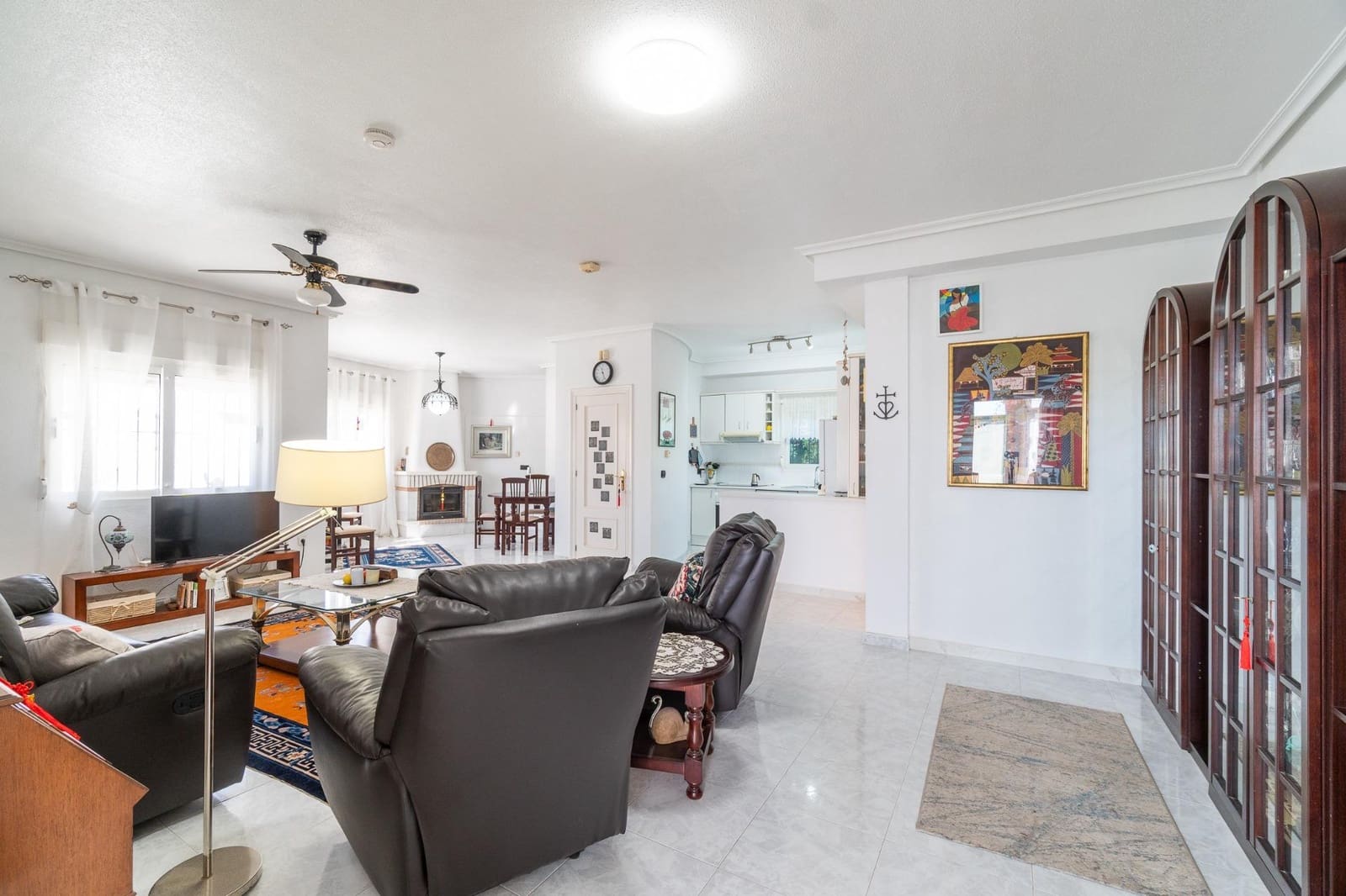 Chalet de 3 habitaciones en La Zenia en venta con piscina garaje - 640.000 € (Ref: 9799758)