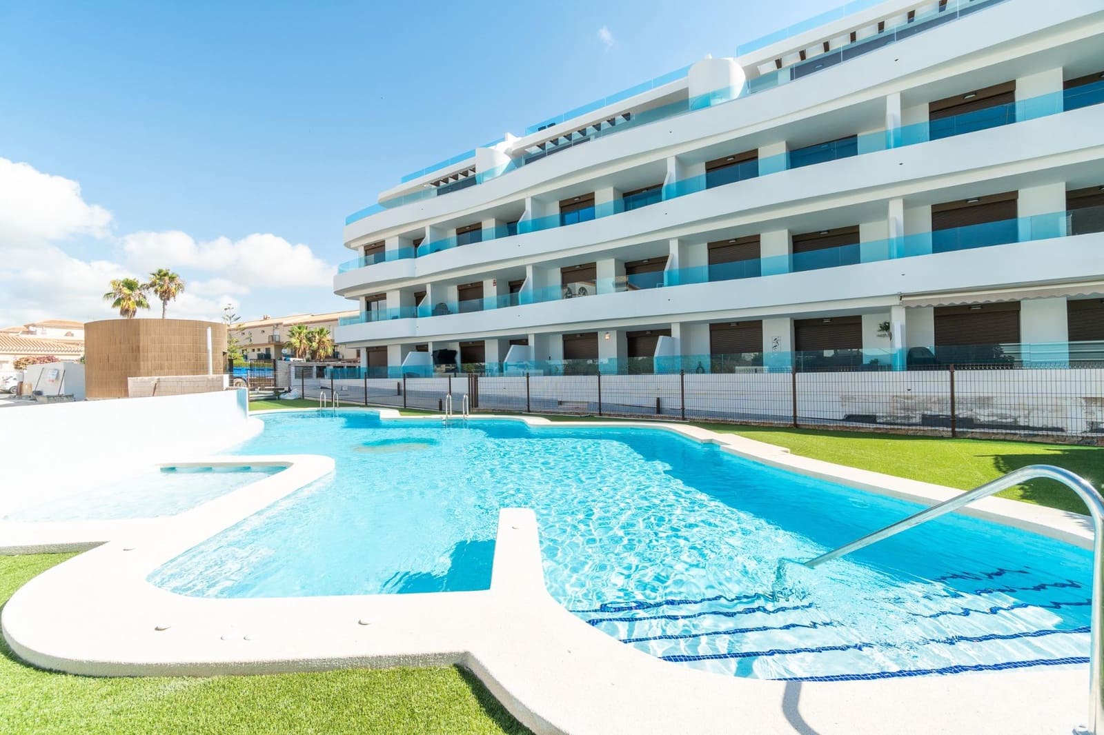 Apartamento de 3 habitaciones en Playa Flamenca en venta con piscina garaje - 395.000 € (Ref: 9799810)