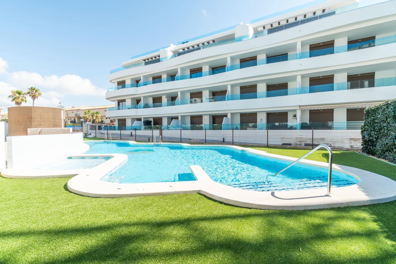 Apartamento de 3 habitaciones en Playa Flamenca en venta con piscina garaje - 395.000 € (Ref: 9799810)