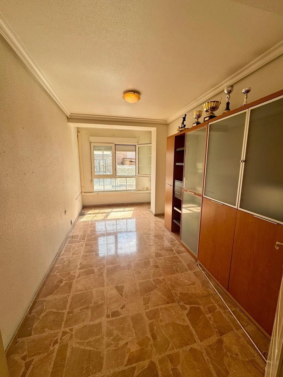 5 slaapkamer Appartement te koop in Torrevieja - € 255.000 (Ref: 9799814)