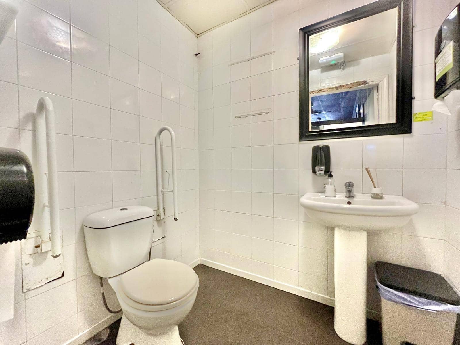 Comercial para arrendar em Orihuela Costa - 815 € (Ref: 9799825)