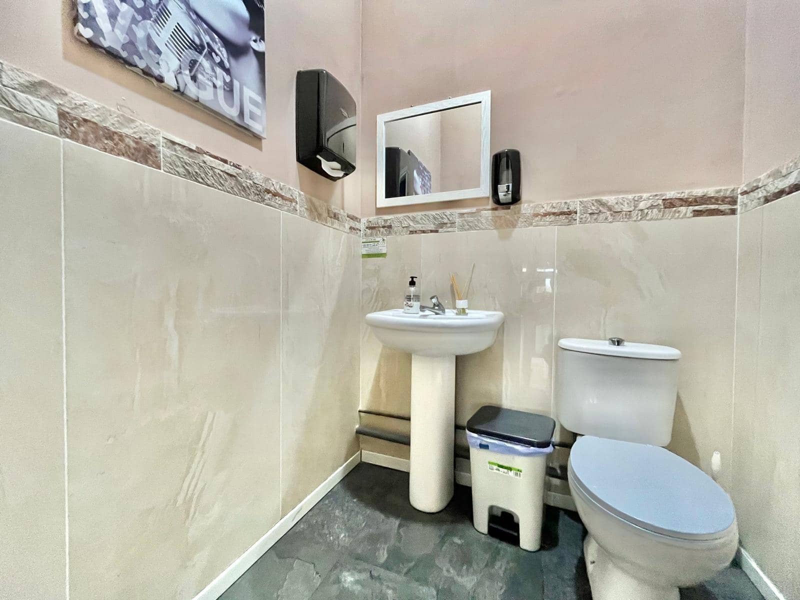 Comercial para arrendar em Orihuela Costa - 815 € (Ref: 9799825)