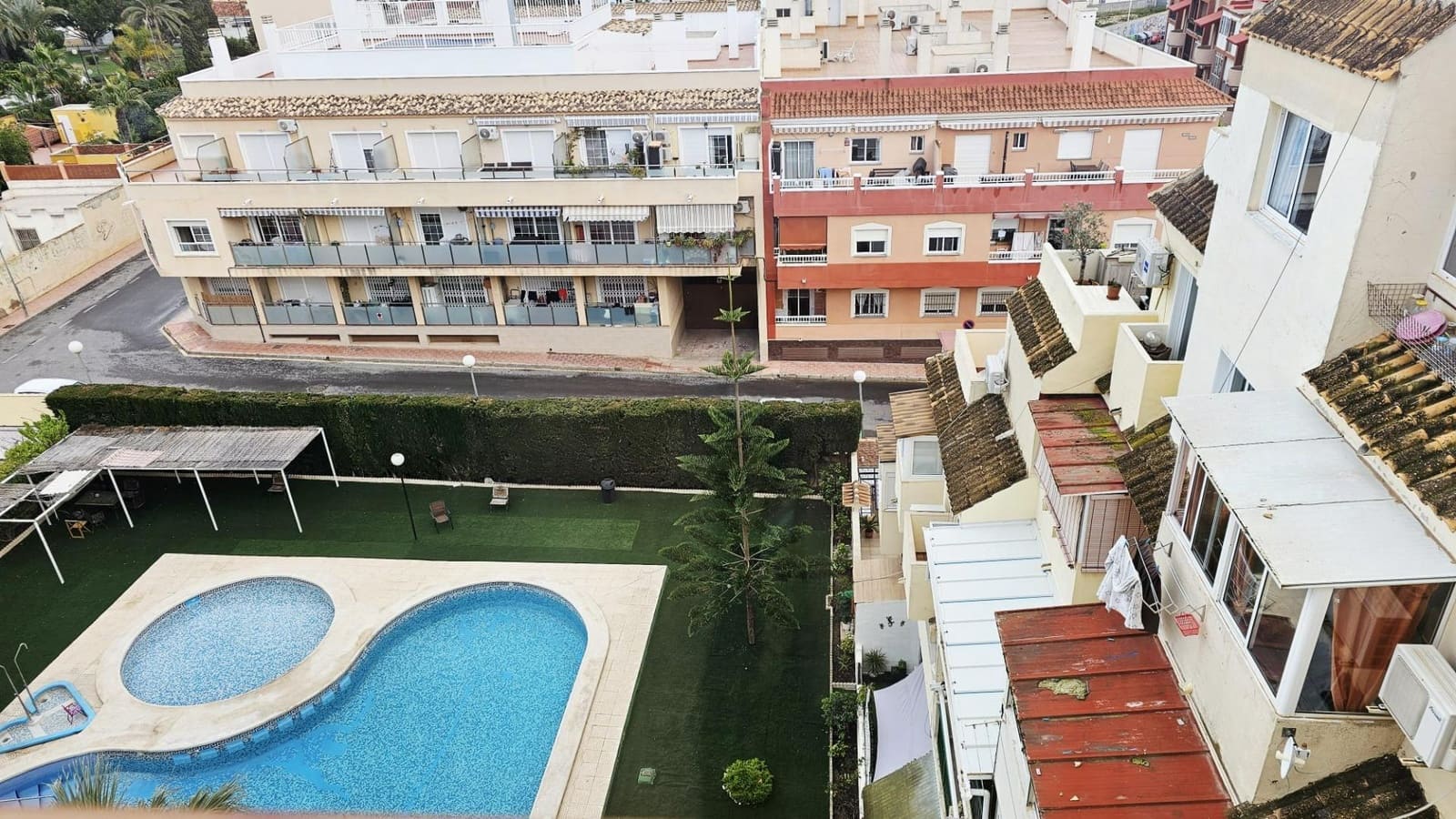 Piso de 1 habitación en Torrevieja en venta con piscina - 117.260 € (Ref: 9799872)