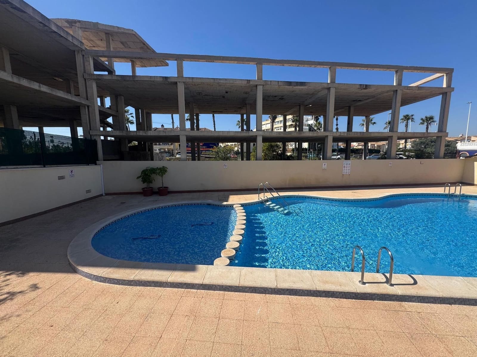 Apartamento de 2 habitaciones en Torrevieja en venta con piscina - 159.990 € (Ref: 9804407)