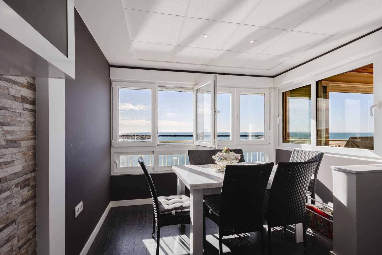 Apartamento de 3 habitaciones en Torrevieja en venta con piscina garaje - 389.500 € (Ref: 9804413)