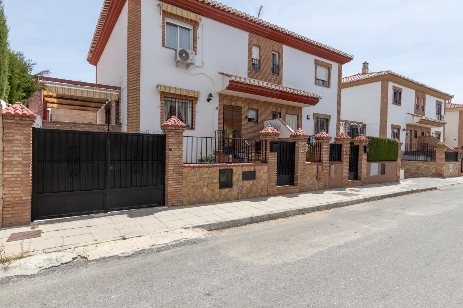 Pareado de 3 habitaciones en Gójar en venta con piscina garaje - 289.900 € (Ref: 9804416)