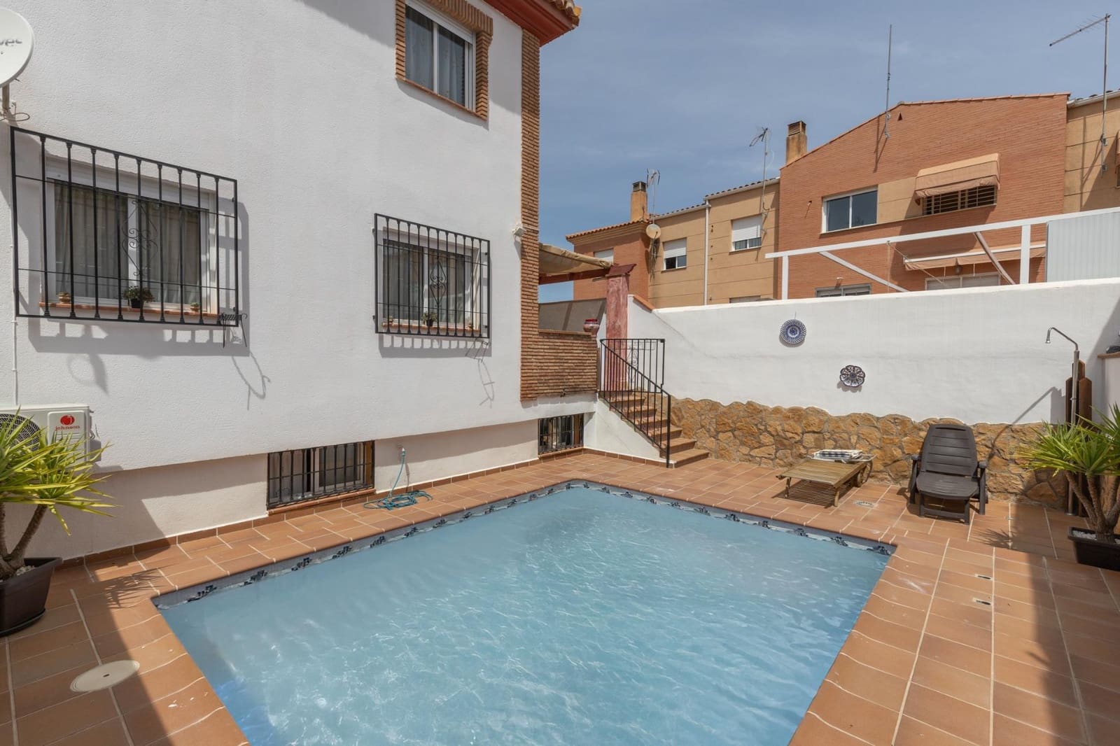 Pareado de 3 habitaciones en Gójar en venta con piscina garaje - 289.900 € (Ref: 9804416)