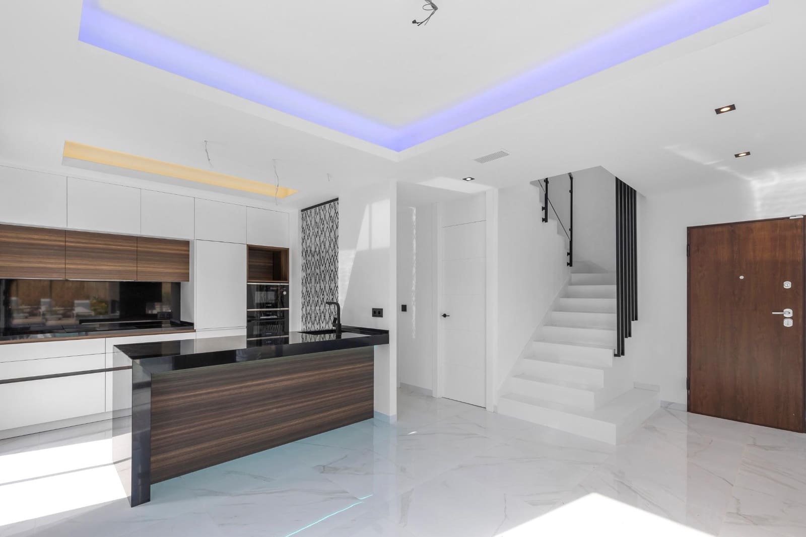 3 sypialnia Willa na sprzedaż w Torrevieja z basenem - 639 000 € (Ref: 9804419)