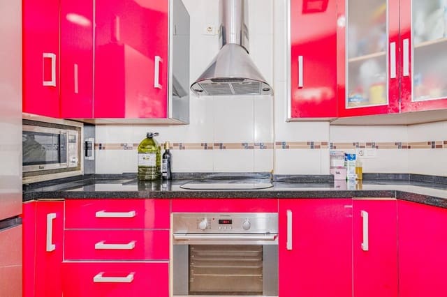 3 makuuhuone Asunto myytävänä paikassa Peligros - 178 000 € (Ref: 9808082)