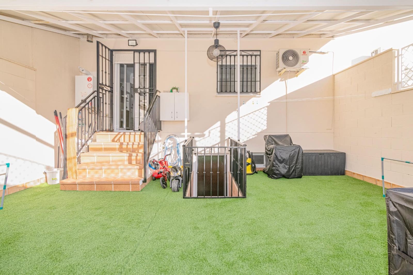 4 bedroom Terraced Villa for sale in Armilla with garage - € 340,000 (Ref: 9839393)