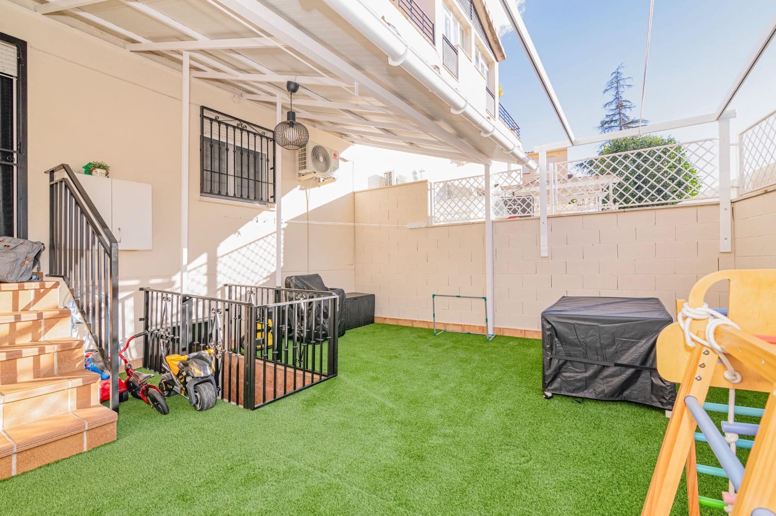 4 bedroom Terraced Villa for sale in Armilla with garage - € 340,000 (Ref: 9839393)