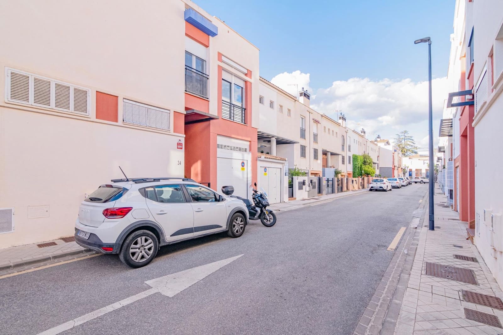 4 bedroom Terraced Villa for sale in Armilla with garage - € 340,000 (Ref: 9839393)