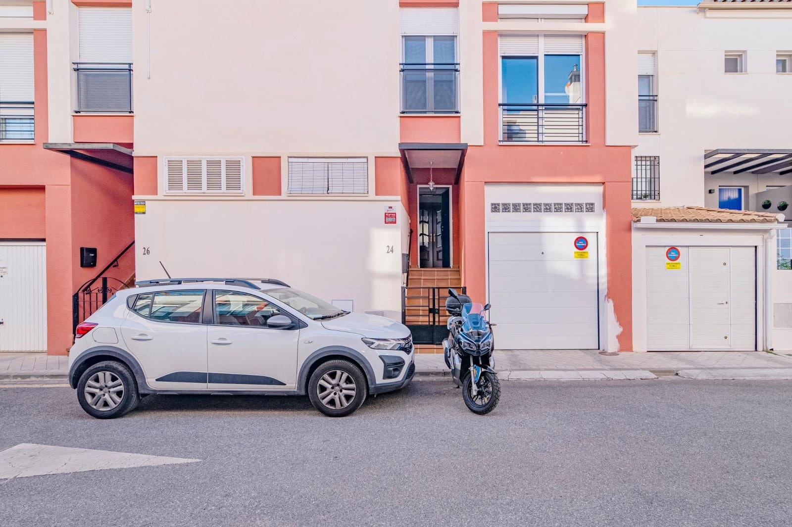 4 bedroom Terraced Villa for sale in Armilla with garage - € 340,000 (Ref: 9839393)