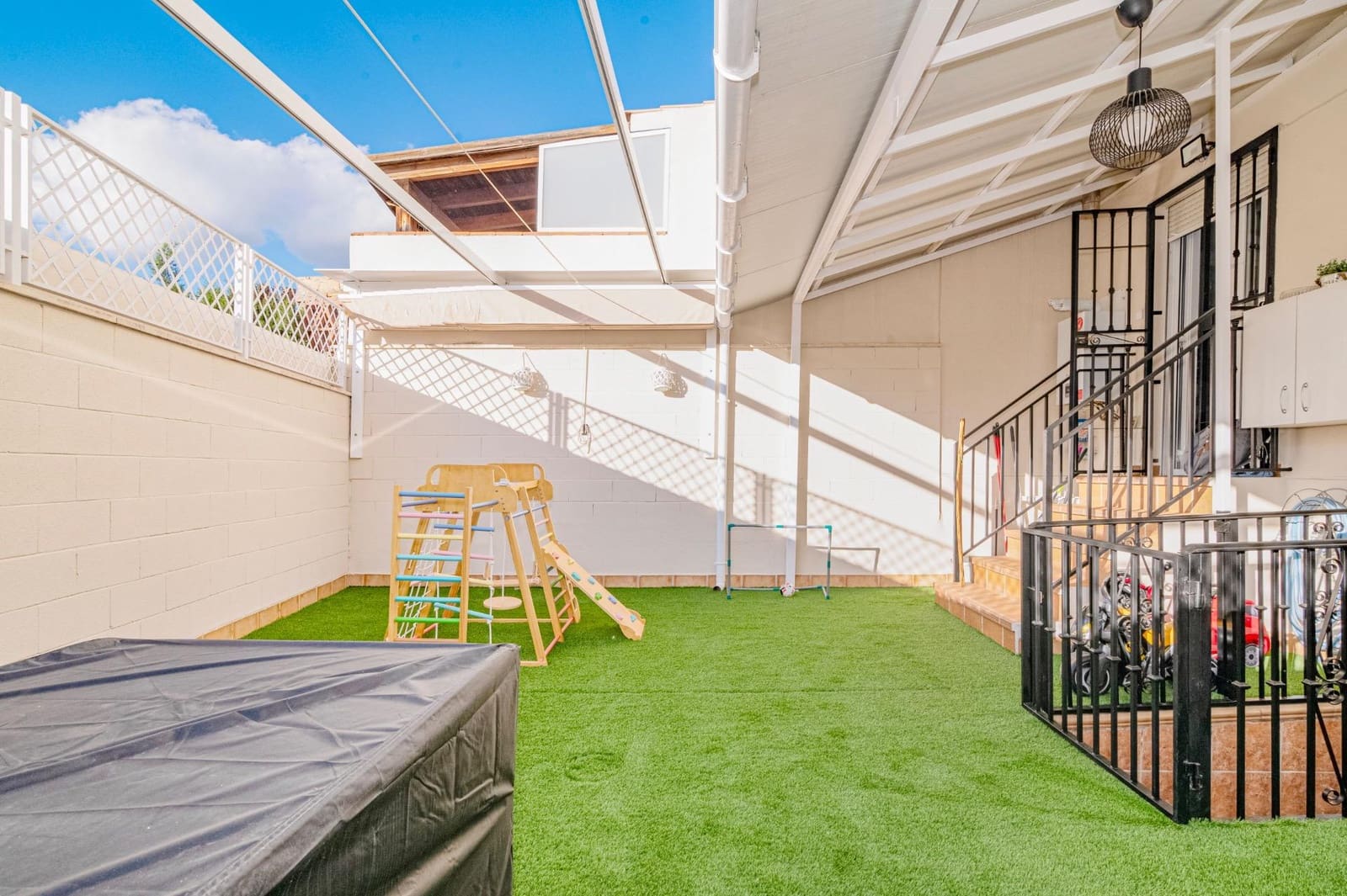 4 bedroom Terraced Villa for sale in Armilla with garage - € 340,000 (Ref: 9839393)