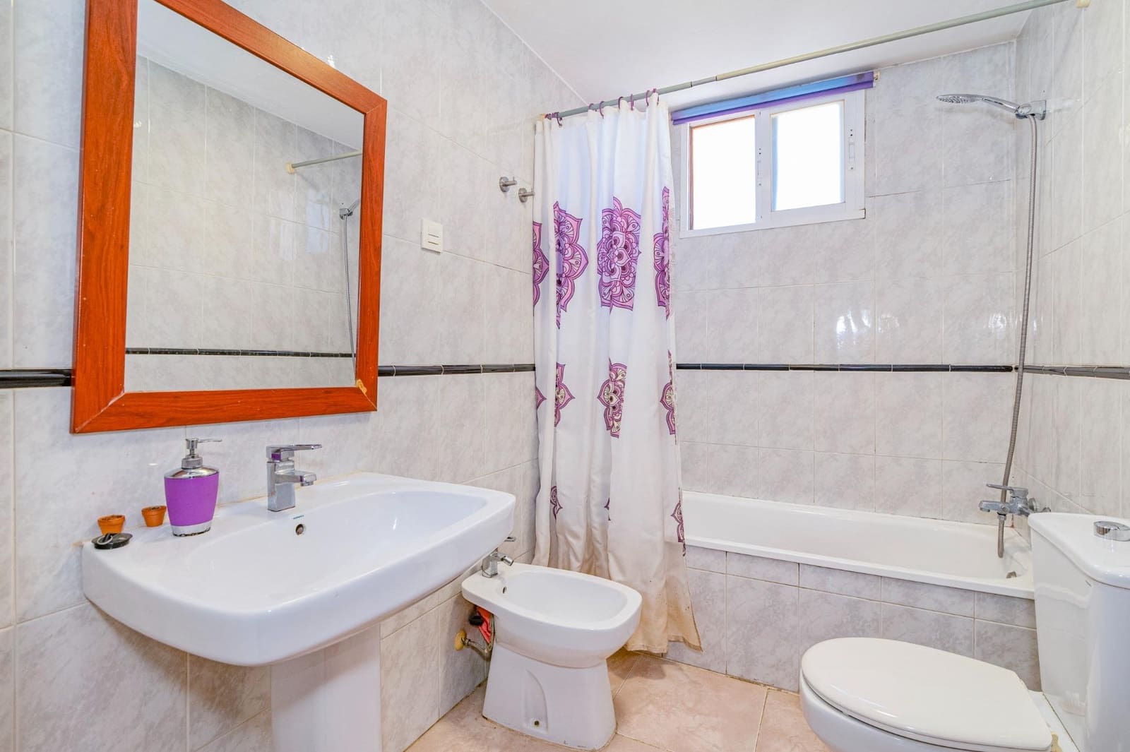 4 sovrum Radhus till salu i Las Gabias med garage - 180 000 € (Ref: 9894002)