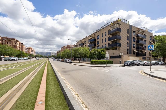 2 Zimmer Penthouse zu verkaufen in Granada Stadt mit Pool Garage - 355.000 € (Ref: 9911165)