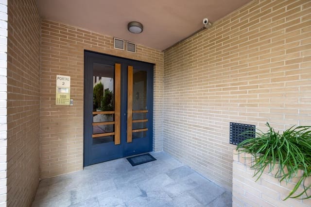 2 Zimmer Penthouse zu verkaufen in Granada Stadt mit Pool Garage - 355.000 € (Ref: 9911165)