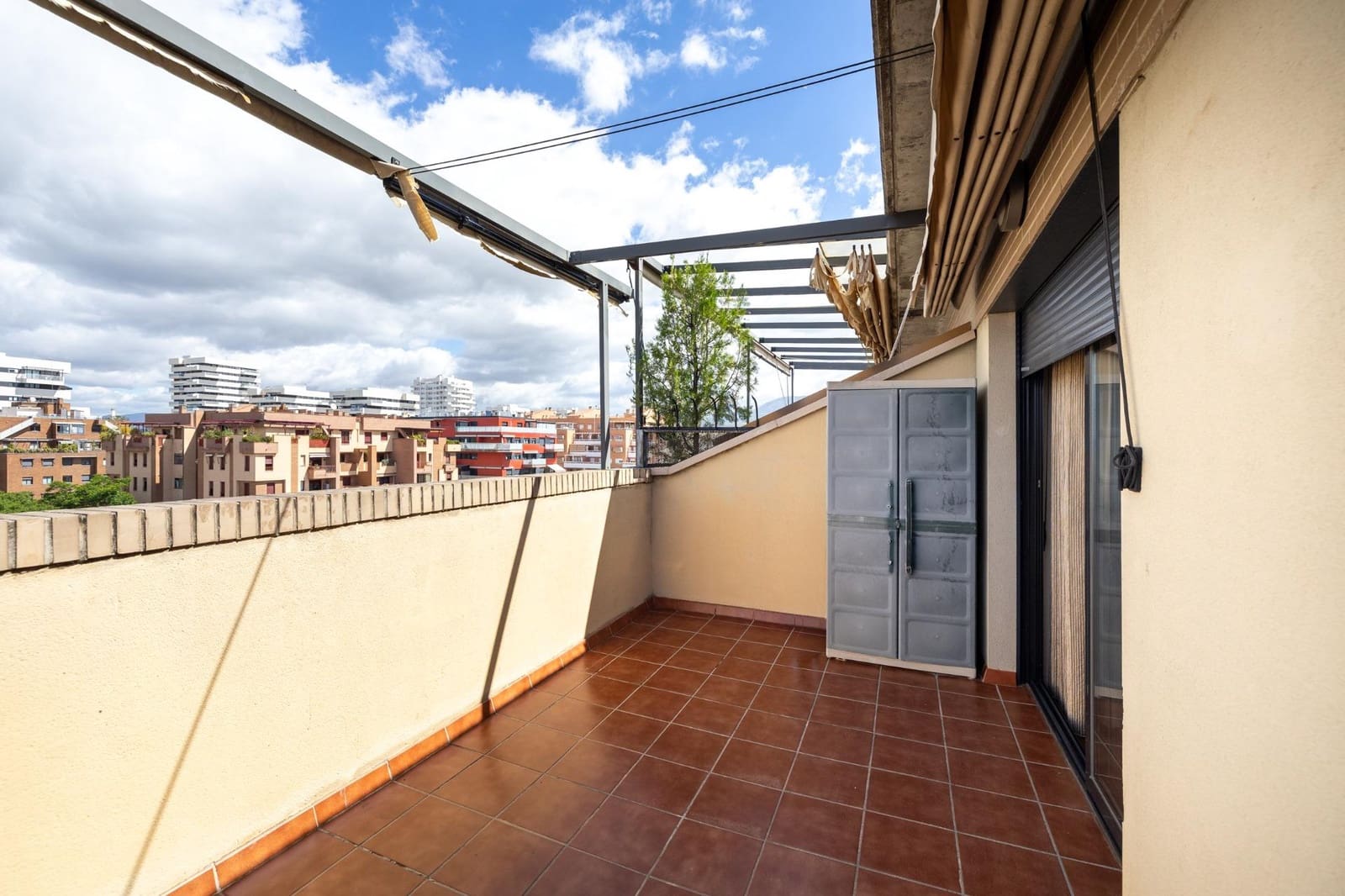 2 Zimmer Penthouse zu verkaufen in Granada Stadt mit Pool Garage - 355.000 € (Ref: 9911165)
