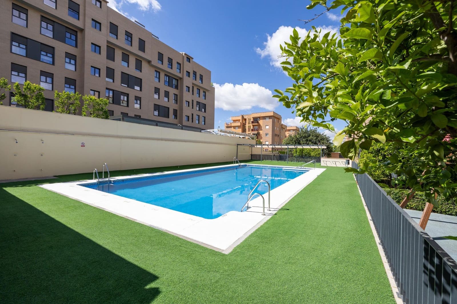 2 Zimmer Penthouse zu verkaufen in Granada Stadt mit Pool Garage - 355.000 € (Ref: 9911165)