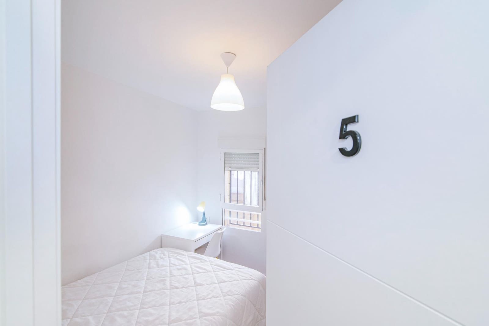 5 bedroom Flat for sale in Granada city - € 135,000 (Ref: 9924664)