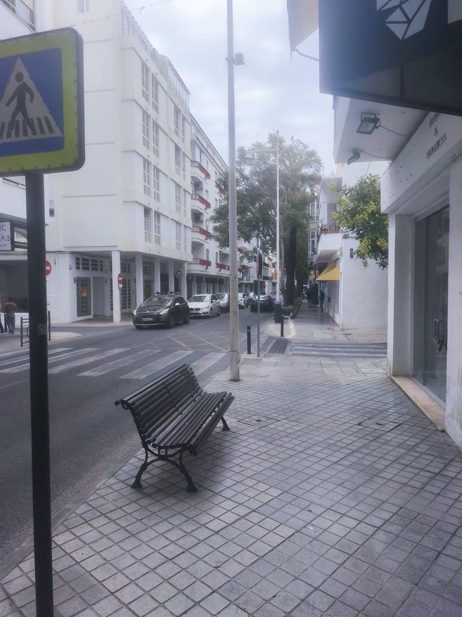 Commerciale da affittare in Altea - 1.100 € (Rif: 10030039)
