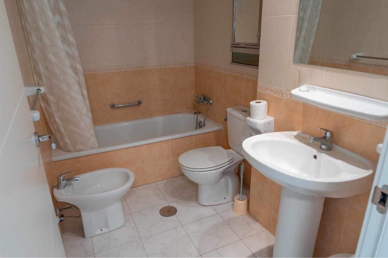 Apartamento de 1 habitación en Benidorm en alquiler con piscina - 900 € (Ref: 10061290)
