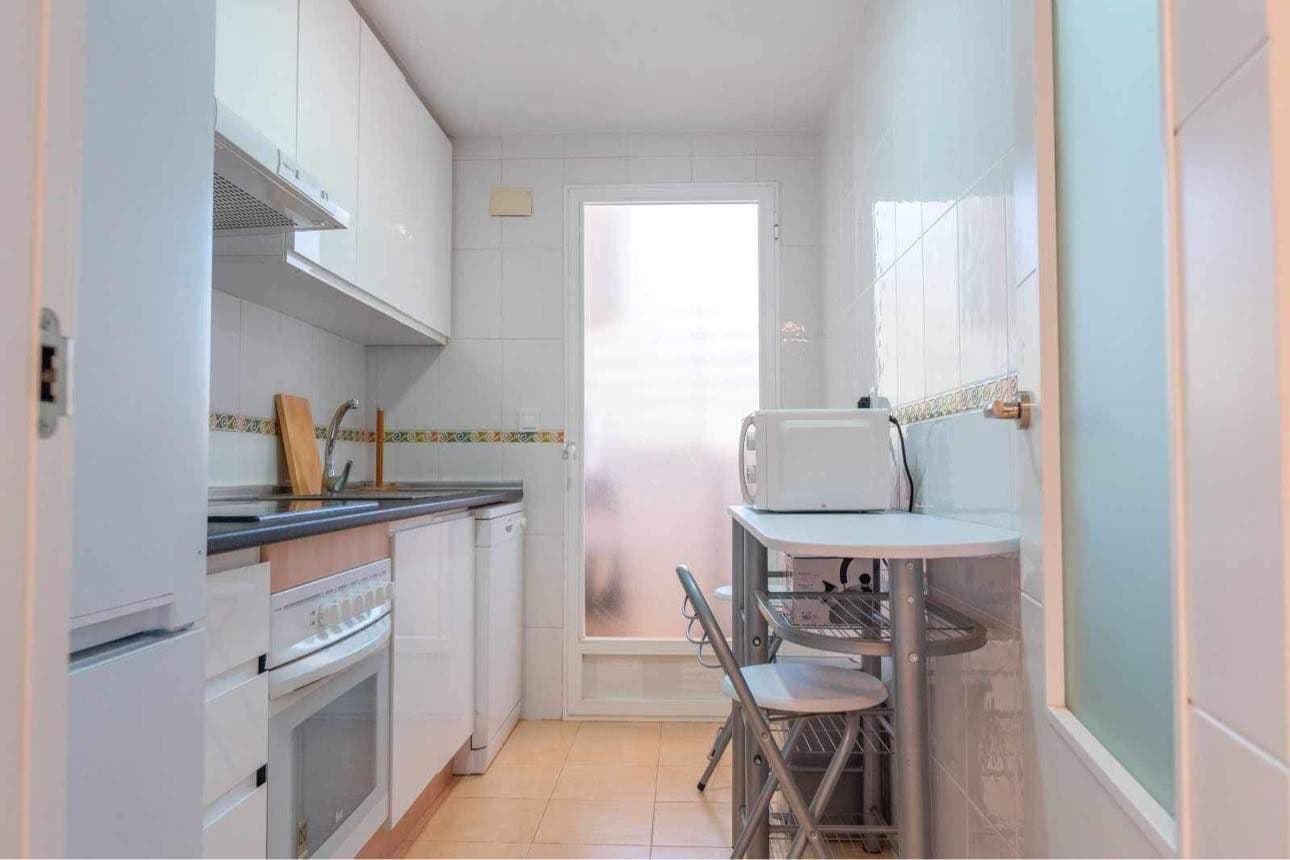 Apartamento de 1 habitación en Benidorm en alquiler con piscina - 900 € (Ref: 10061290)