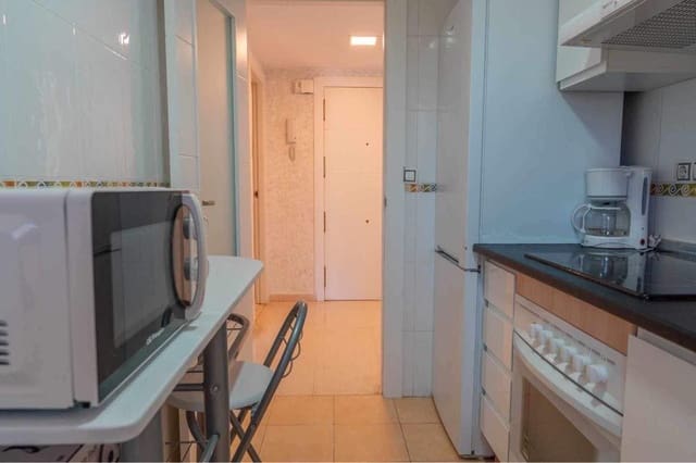 Apartamento de 1 habitación en Benidorm en alquiler con piscina - 900 € (Ref: 10061290)