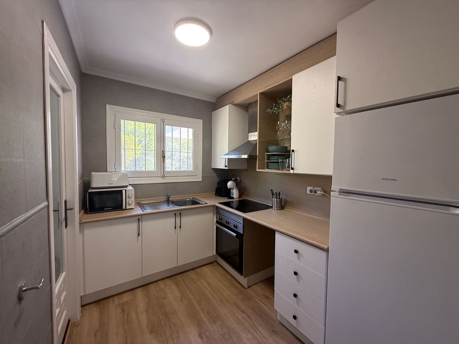 Apartamento de 2 habitaciones en Altea en alquiler con piscina garaje - 1.450 € (Ref: 10061291)