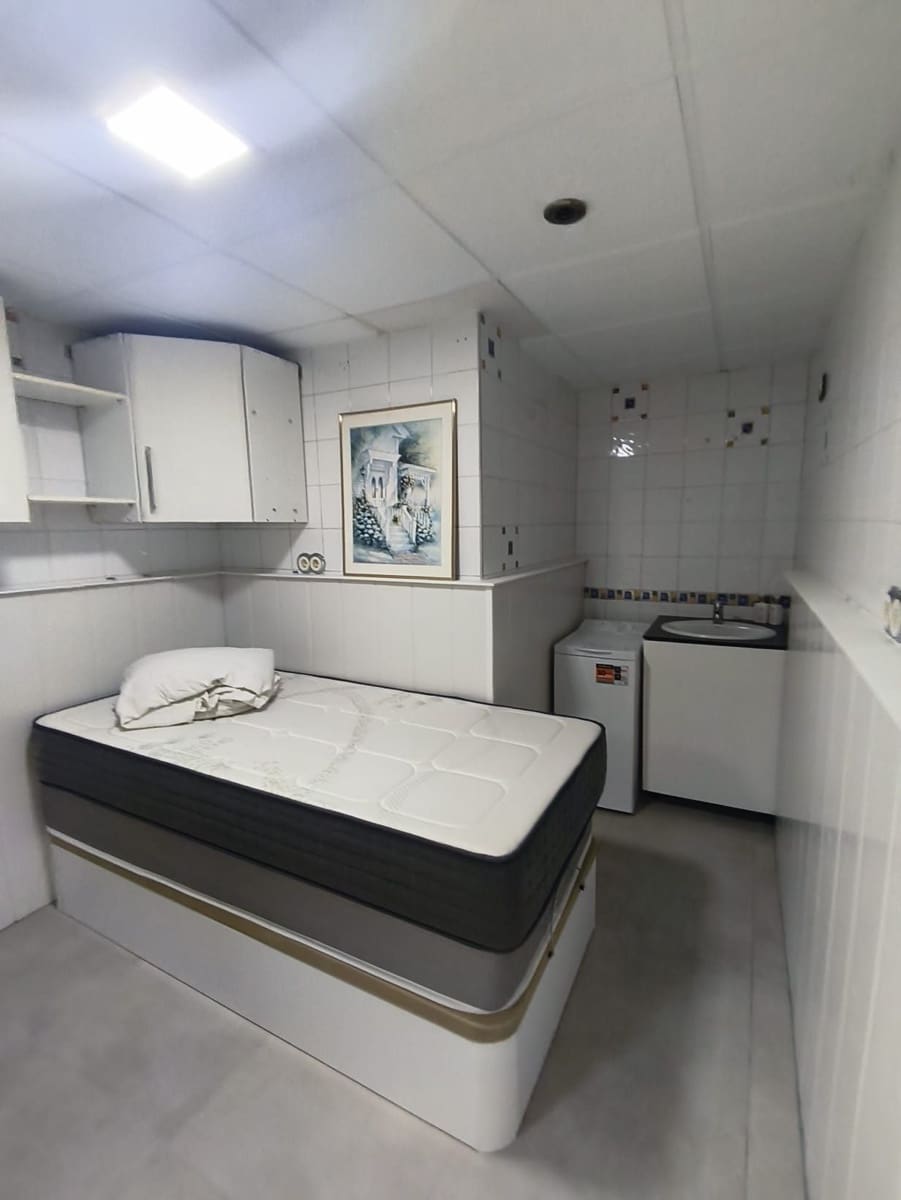 2 Zimmer Apartment zu verkaufen in Benidorm mit Pool Garage - 250.000 € (Ref: 10141676)
