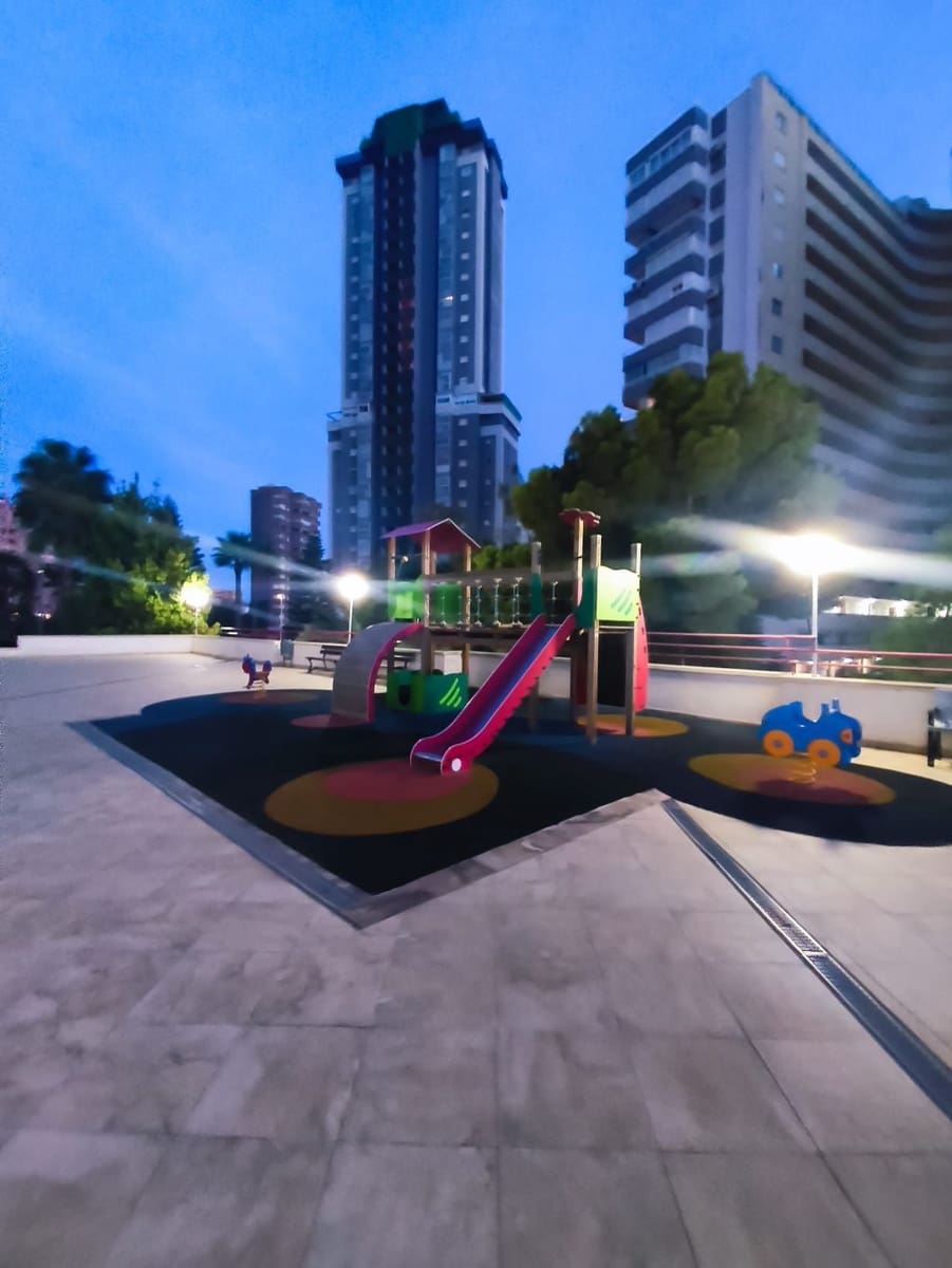 2 Zimmer Apartment zu verkaufen in Benidorm mit Pool Garage - 250.000 € (Ref: 10141676)
