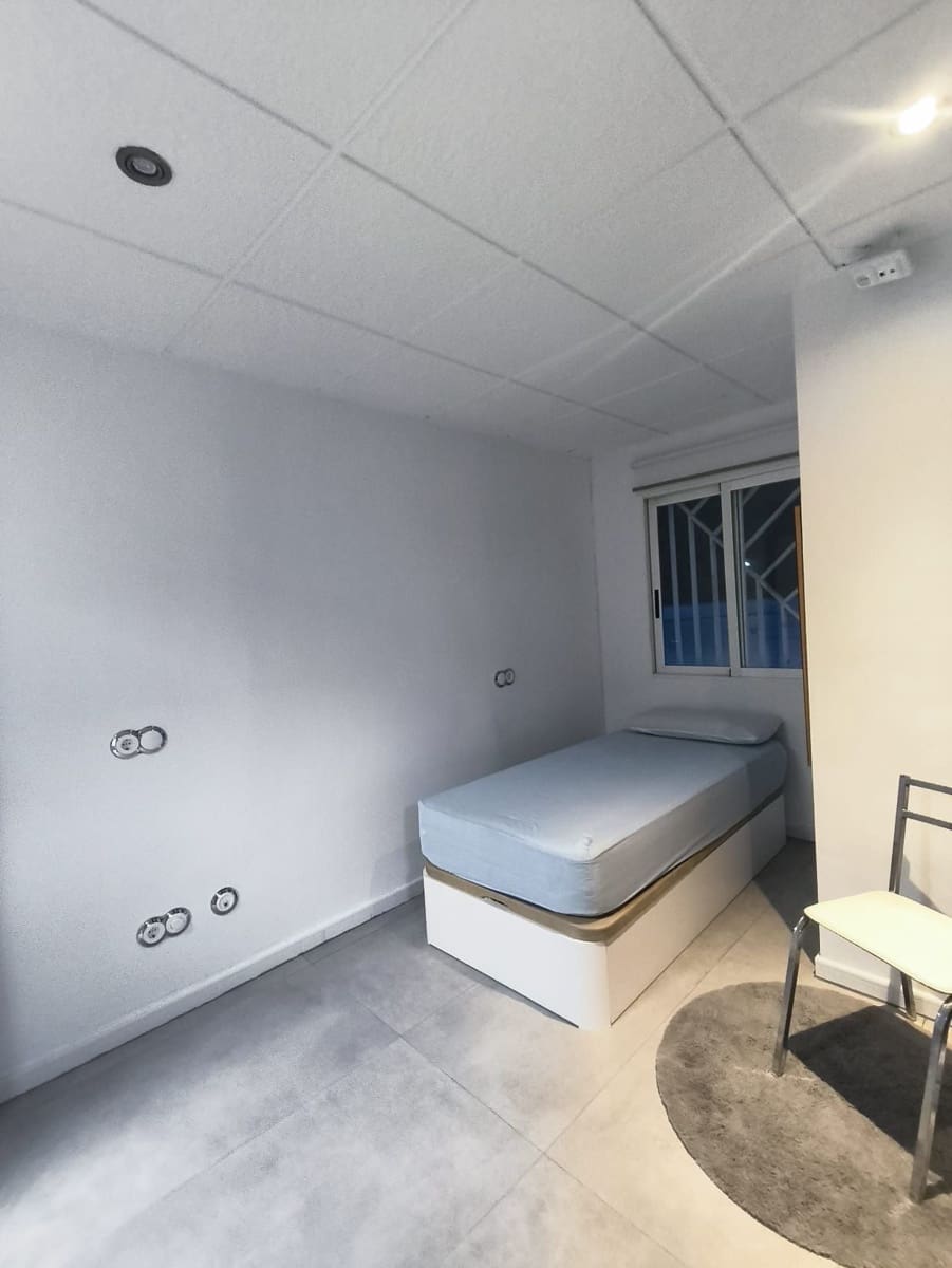 2 Zimmer Apartment zu verkaufen in Benidorm mit Pool Garage - 250.000 € (Ref: 10141676)