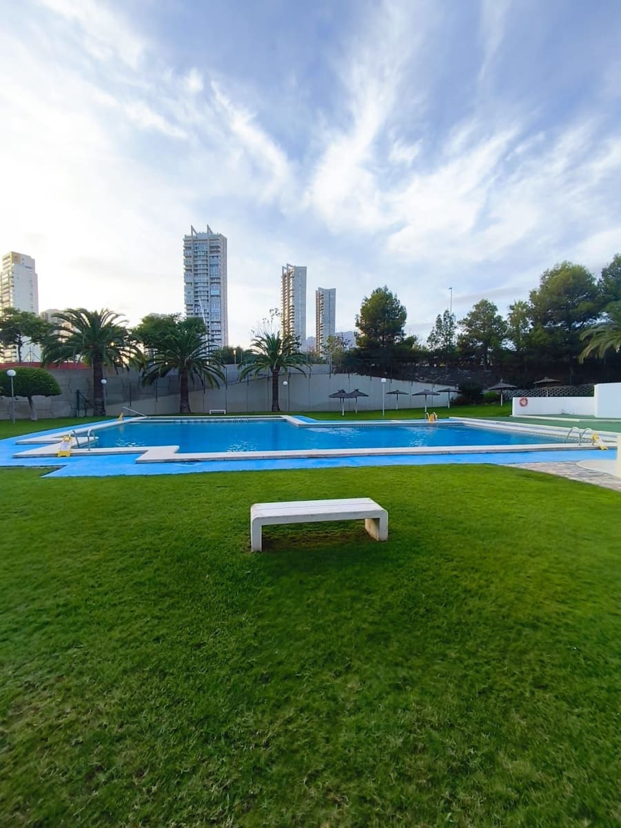 2 Zimmer Apartment zu verkaufen in Benidorm mit Pool Garage - 250.000 € (Ref: 10141676)