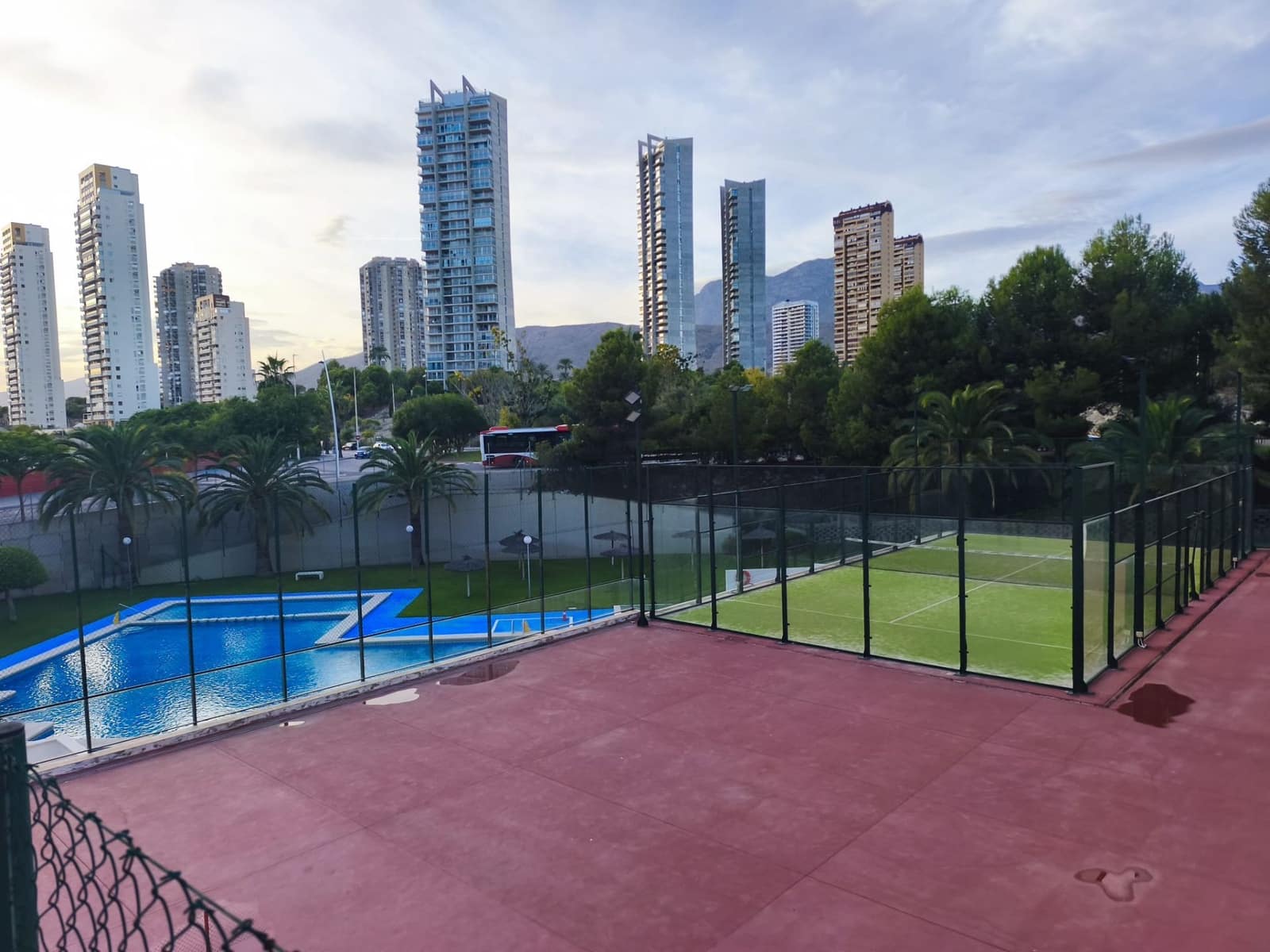 2 Zimmer Apartment zu verkaufen in Benidorm mit Pool Garage - 250.000 € (Ref: 10141676)