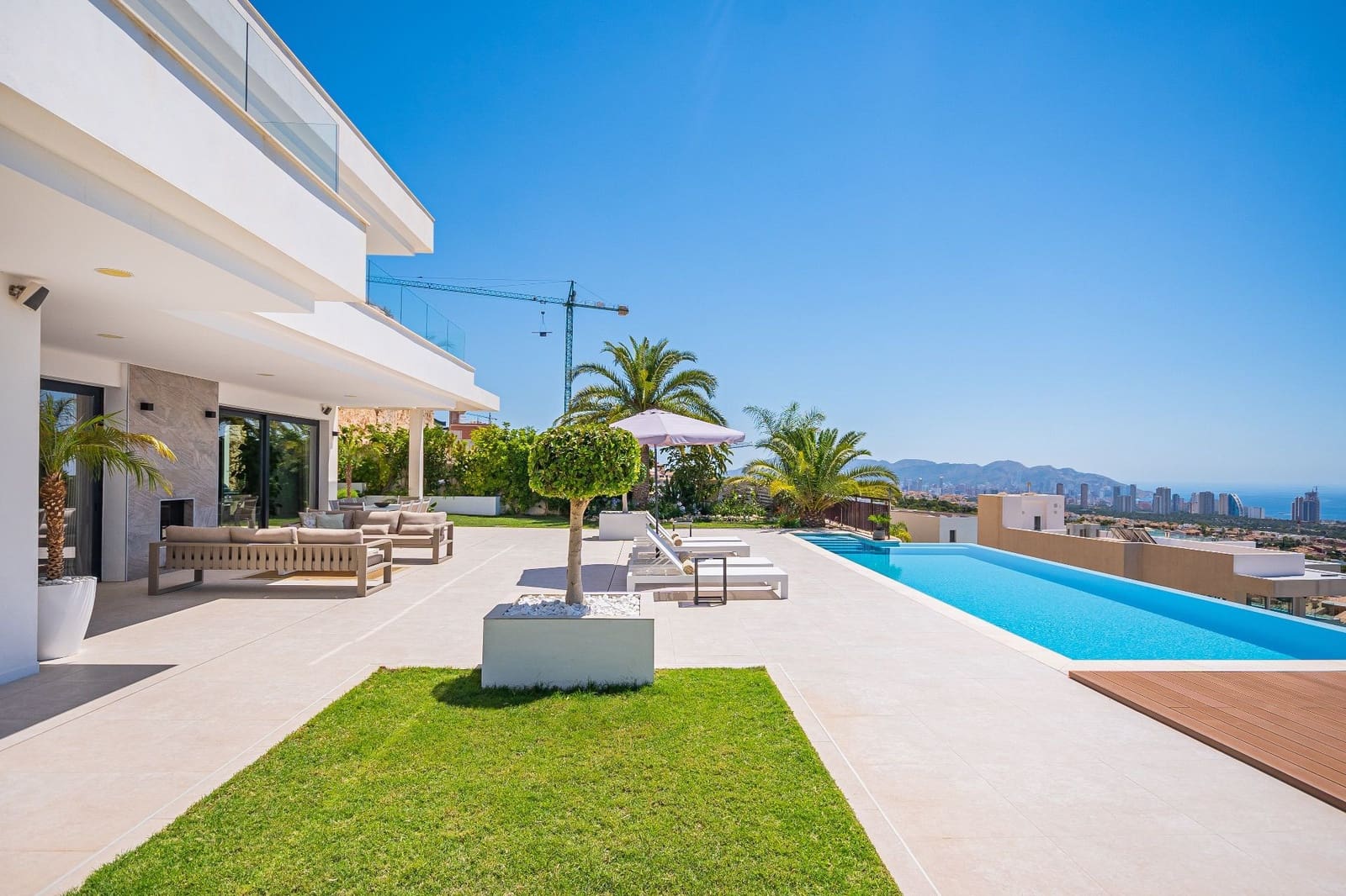 4 bedroom Villa for sale in Finestrat with pool garage - € 2,290,000 (Ref: 7295491)