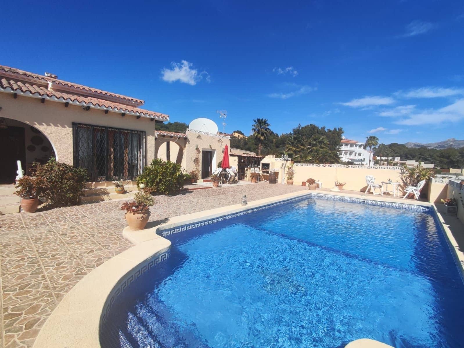 4 sypialnia Willa na sprzedaż w Alfaz del Pi / L'Alfas del Pi z basenem garażem - 595 000 € (Ref: 7432769)