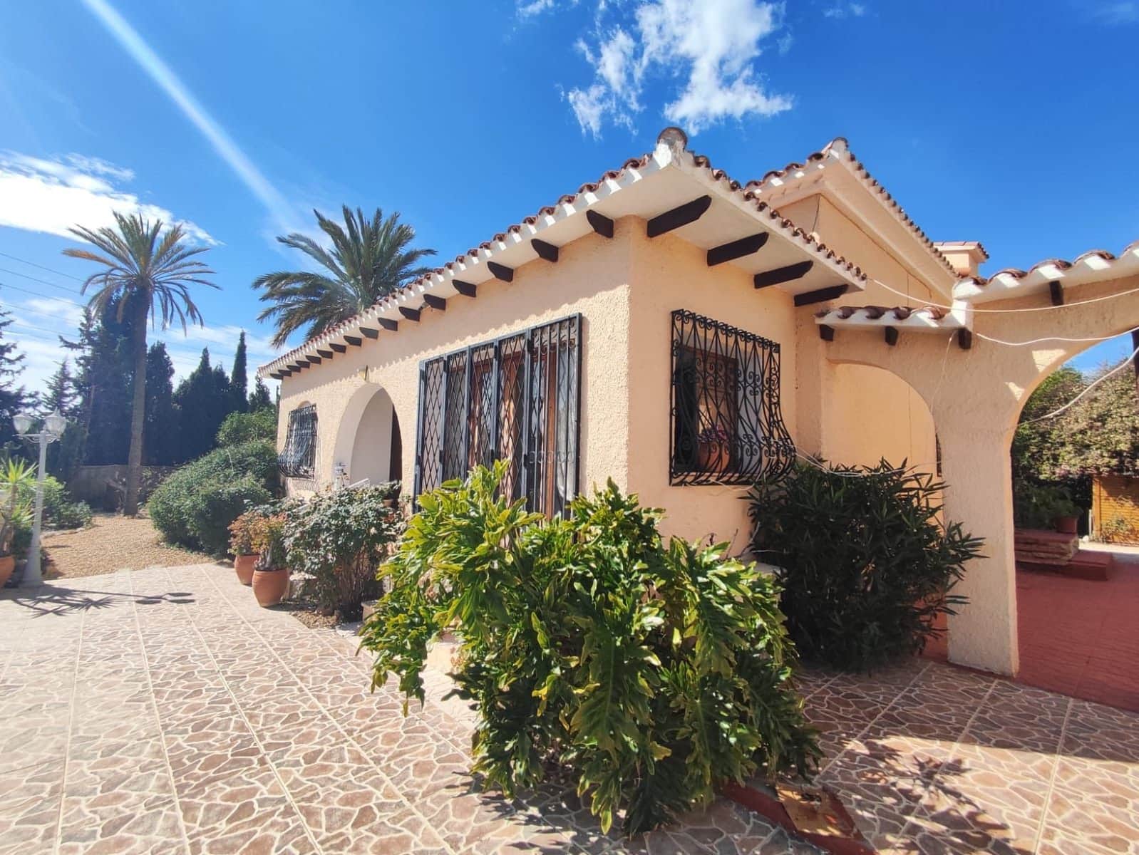 4 sypialnia Willa na sprzedaż w Alfaz del Pi / L'Alfas del Pi z basenem garażem - 595 000 € (Ref: 7432769)