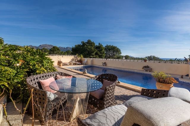 Chalet de 4 habitaciones en Alfaz del Pi / L'Alfàs del Pi en venta con piscina garaje - 595.000 € (Ref: 7432769)