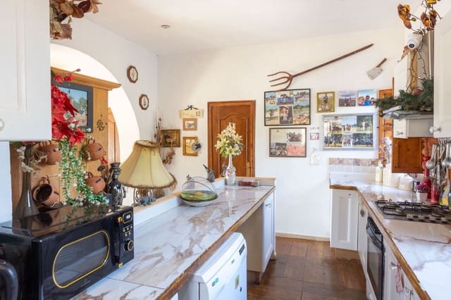 Chalet de 4 habitaciones en Alfaz del Pi / L'Alfàs del Pi en venta con piscina garaje - 595.000 € (Ref: 7432769)