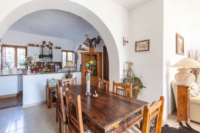 Chalet de 4 habitaciones en Alfaz del Pi / L'Alfàs del Pi en venta con piscina garaje - 595.000 € (Ref: 7432769)