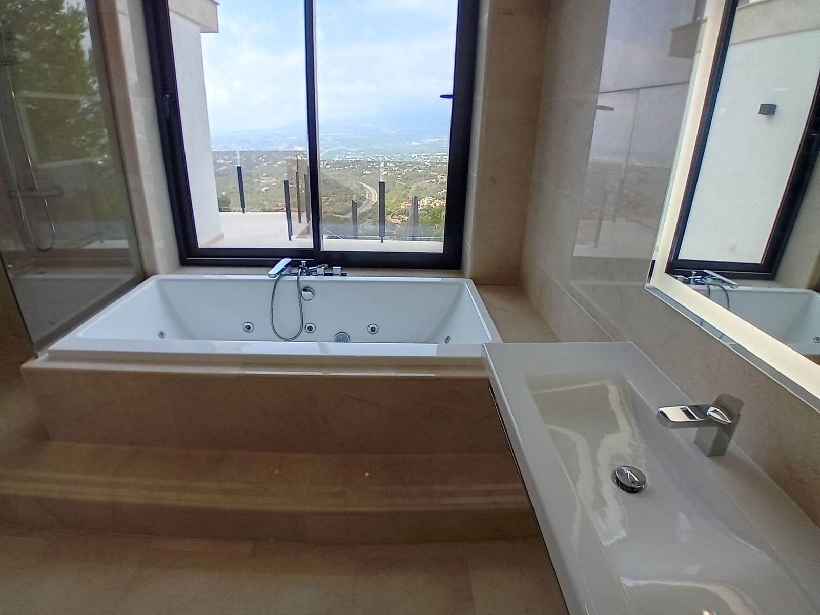 4 makuuhuone Huvila myytävänä paikassa Altea mukana uima-altaan 
autotalli - 2 450 000 € (Ref: 7787482)