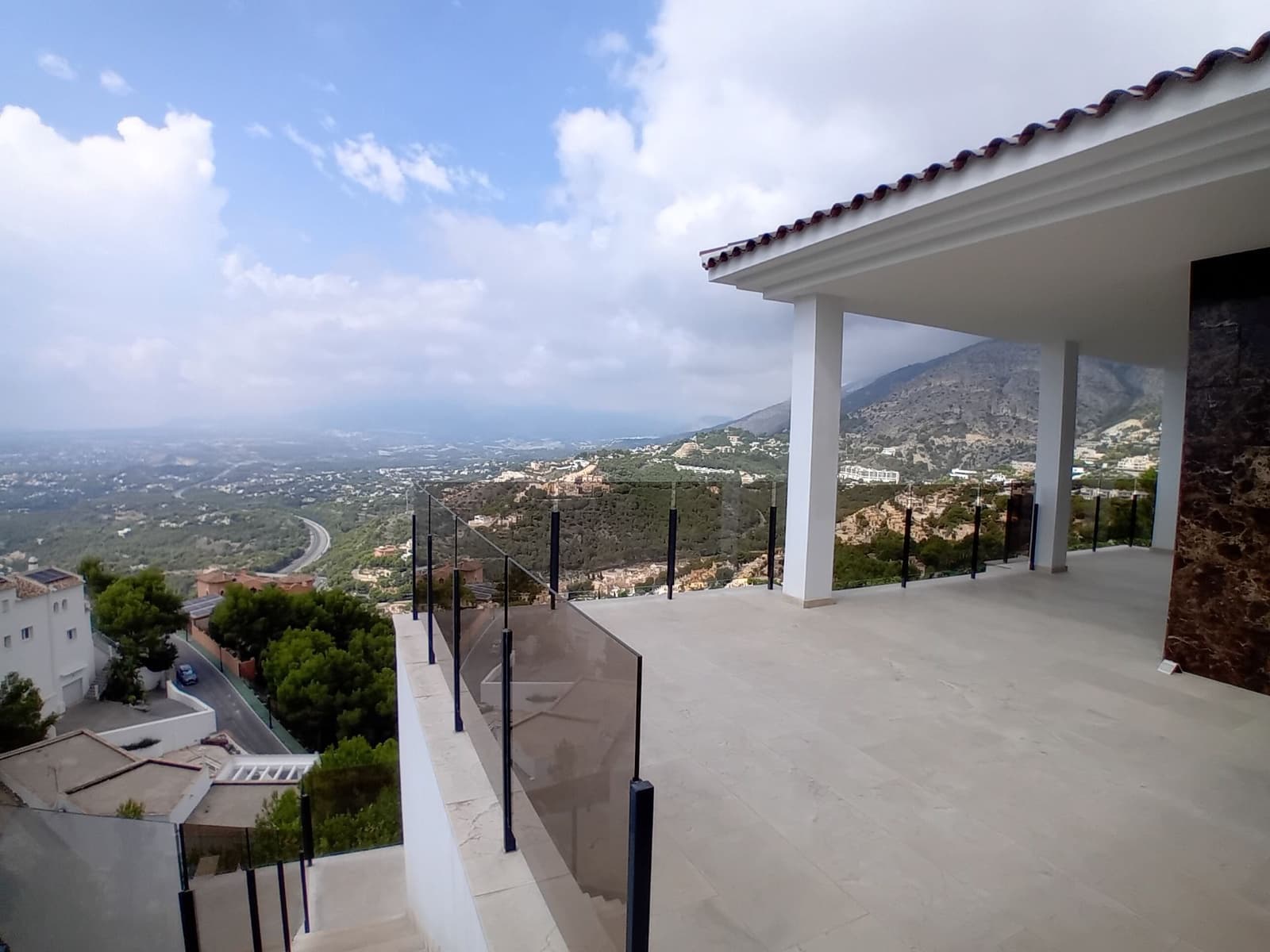 4 makuuhuone Huvila myytävänä paikassa Altea mukana uima-altaan 
autotalli - 2 450 000 € (Ref: 7787482)