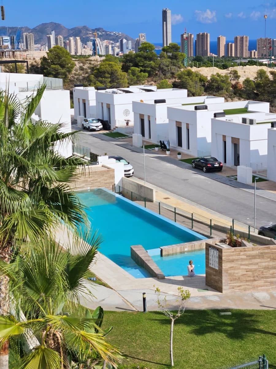 2 bedroom Penthouse for rent in Finestrat with pool garage - € 1,900 (Ref: 7814703)