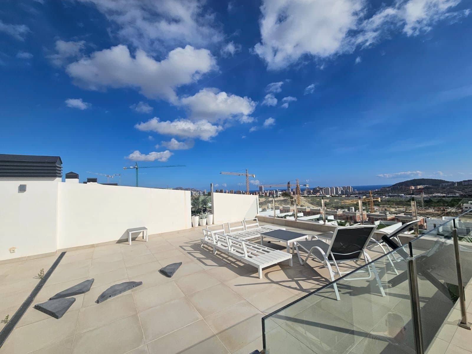 2 bedroom Penthouse for rent in Finestrat with pool garage - € 1,900 (Ref: 7814703)