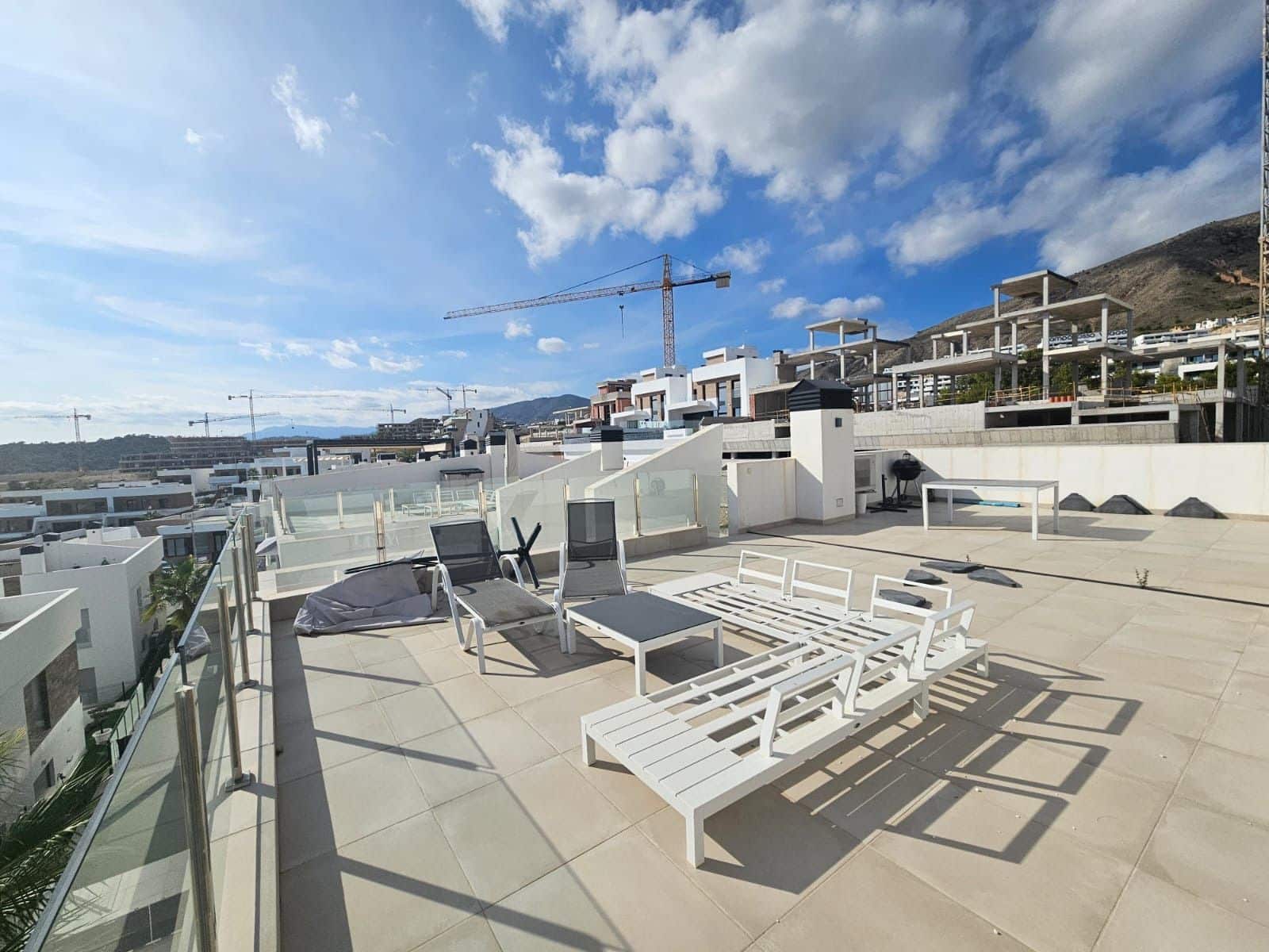 2 bedroom Penthouse for rent in Finestrat with pool garage - € 1,900 (Ref: 7814703)