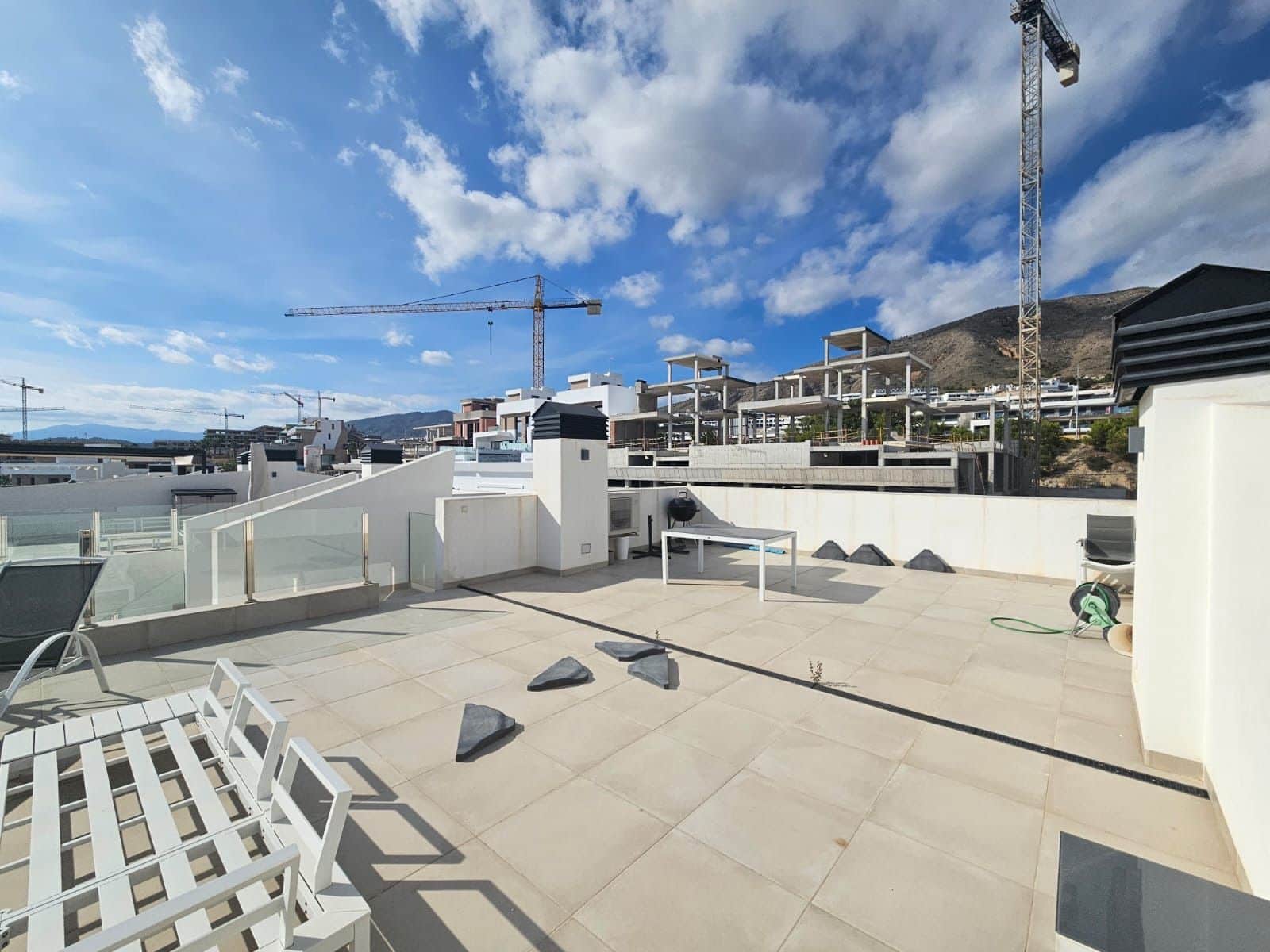 2 bedroom Penthouse for rent in Finestrat with pool garage - € 1,900 (Ref: 7814703)