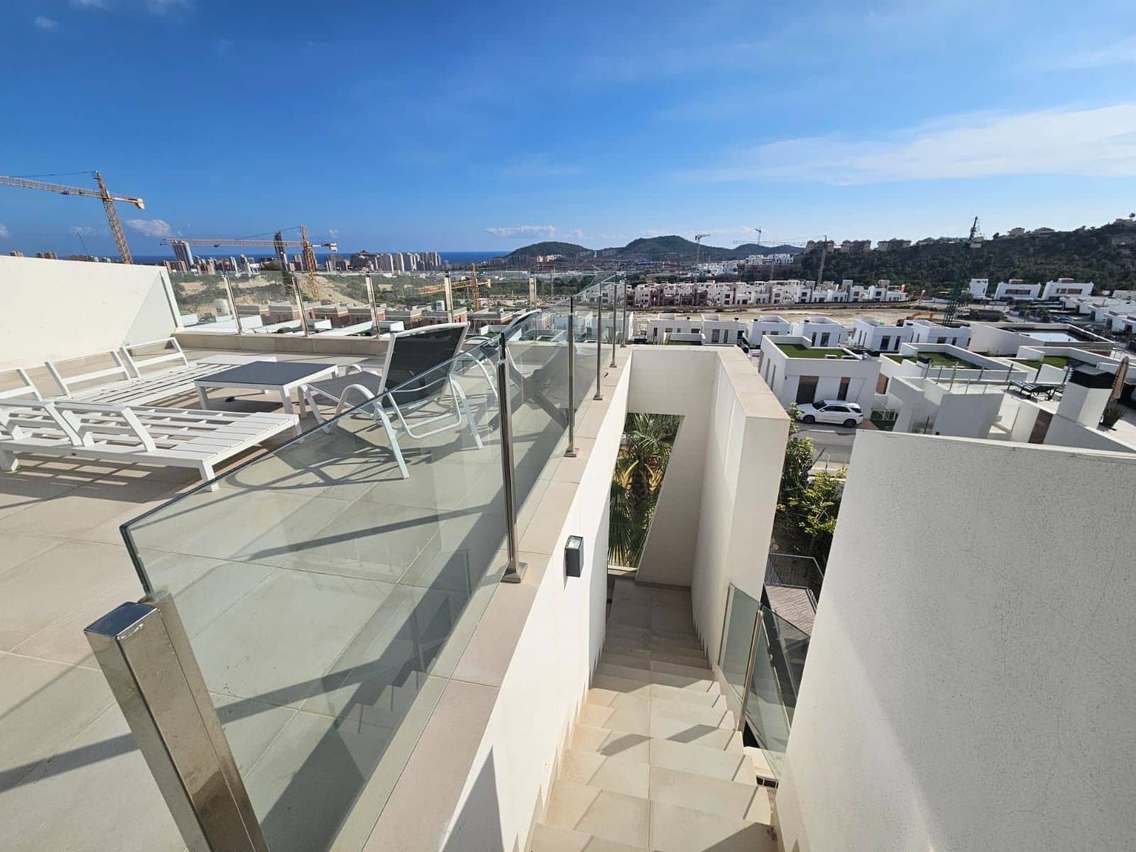 2 bedroom Penthouse for rent in Finestrat with pool garage - € 1,900 (Ref: 7814703)