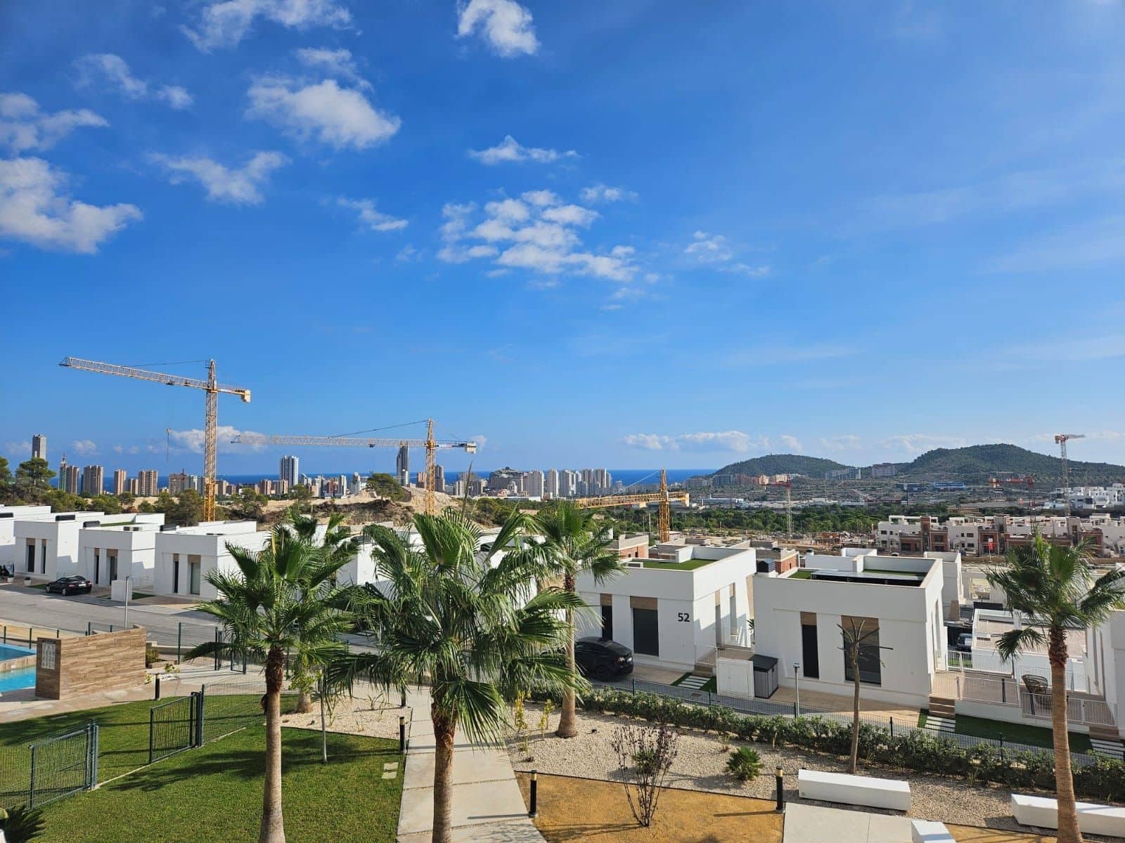 2 bedroom Penthouse for rent in Finestrat with pool garage - € 1,900 (Ref: 7814703)