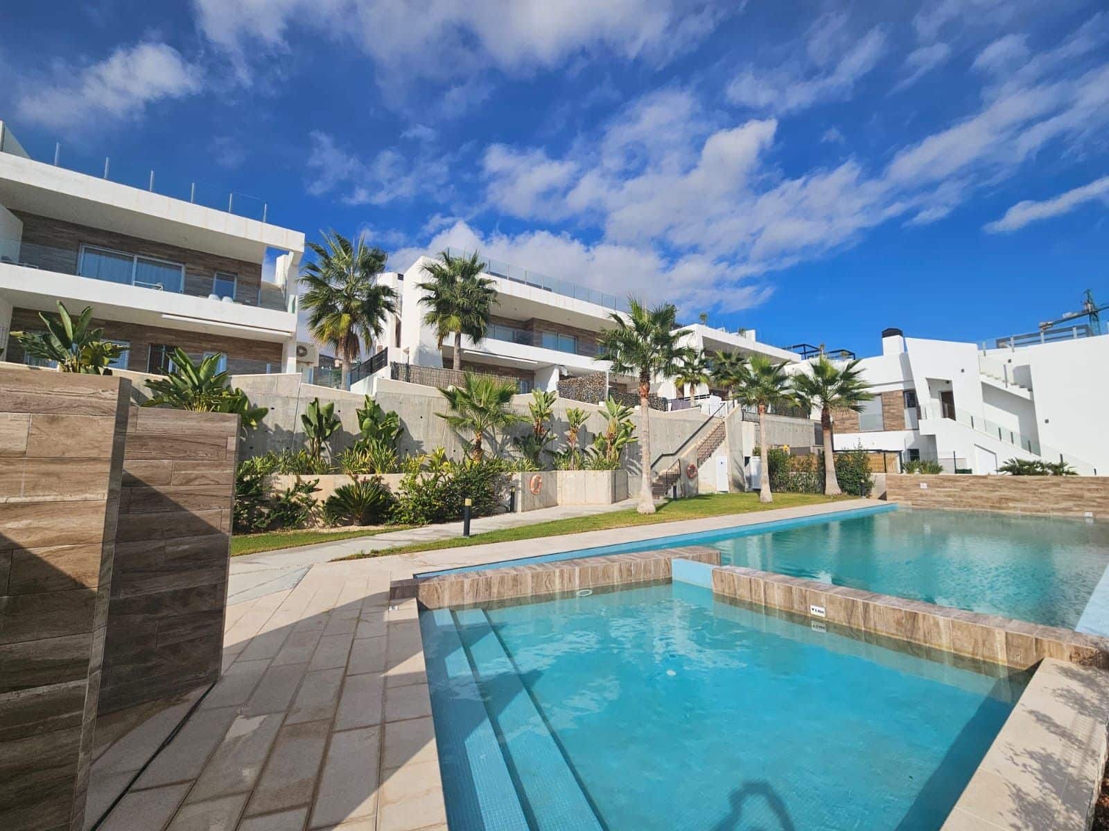 2 bedroom Penthouse for rent in Finestrat with pool garage - € 1,900 (Ref: 7814703)